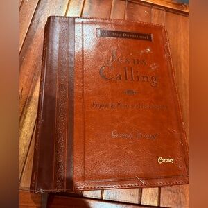 Jesus Calling,  Brown Leathersoft Daily Devotional Peace Book